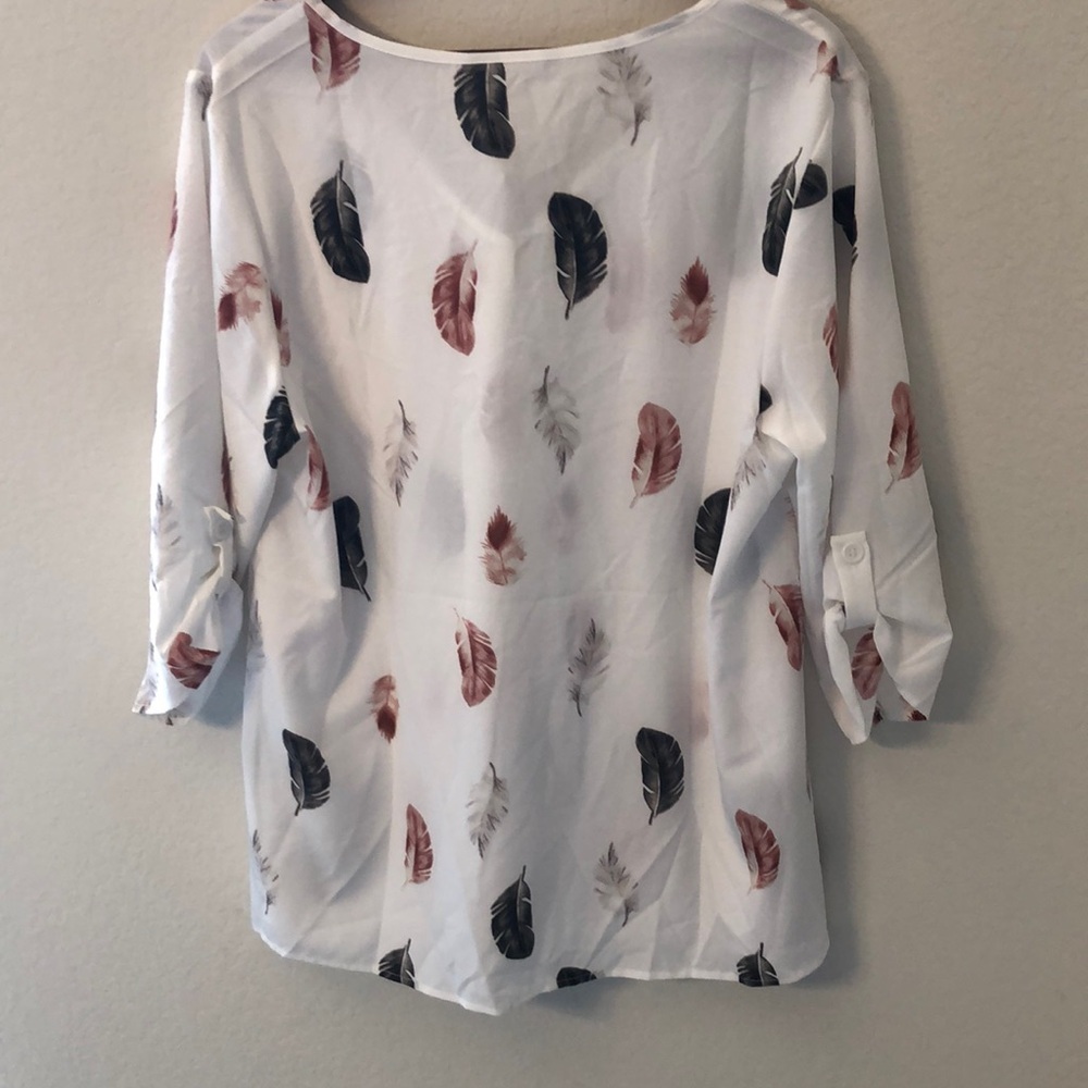 BloomChic Women's Feather Print Blouse  Roll Tab Sleeve NWT 14-16 - Picture 8 of 9